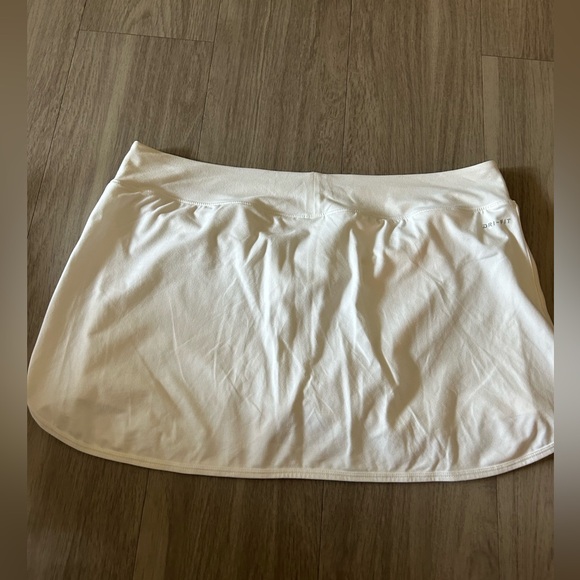 Nike White dri fit Tennis Skirt - Picture 5 of 5